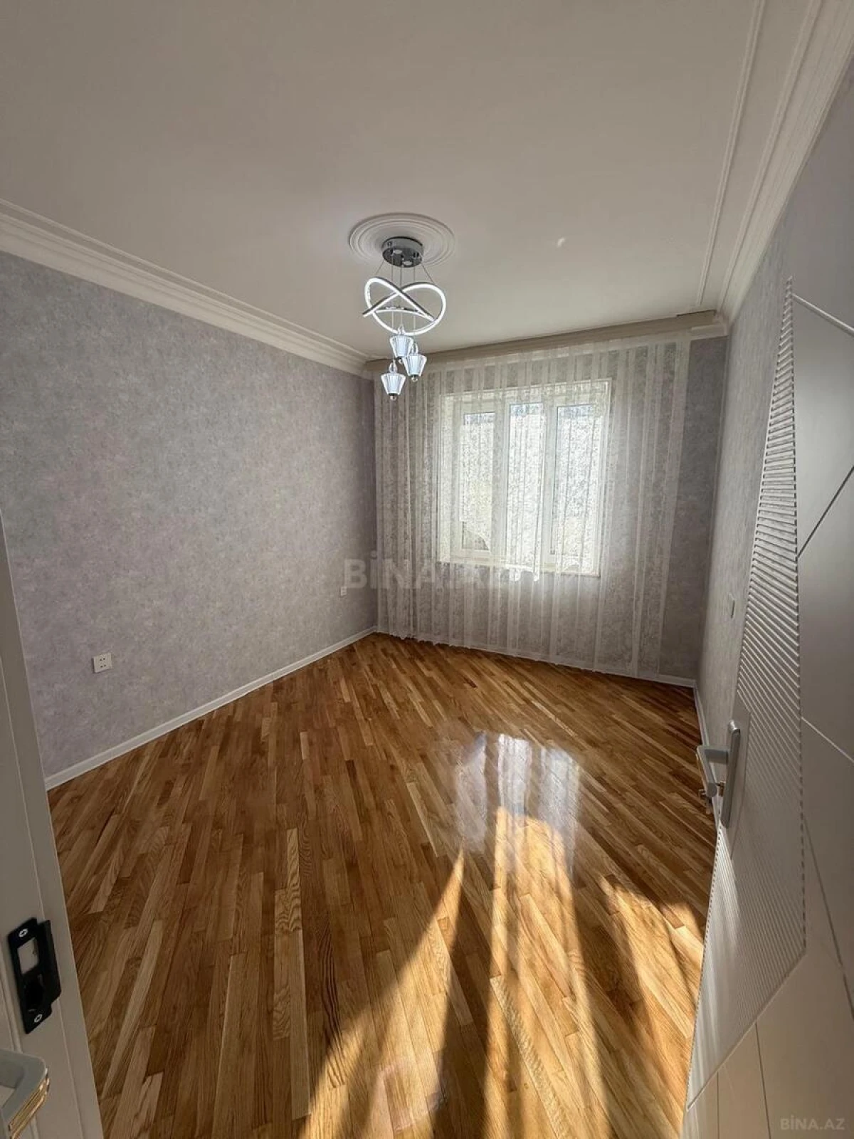 Satılır 2 otaqlı mənzil 75 m²
