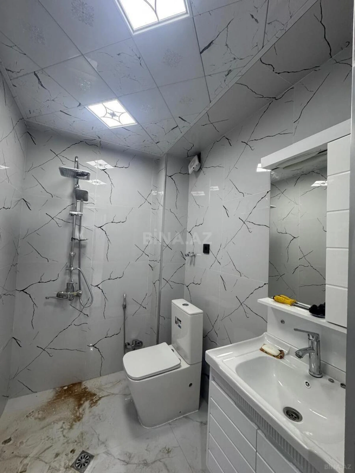 Satılır 2 otaqlı mənzil 57 m²