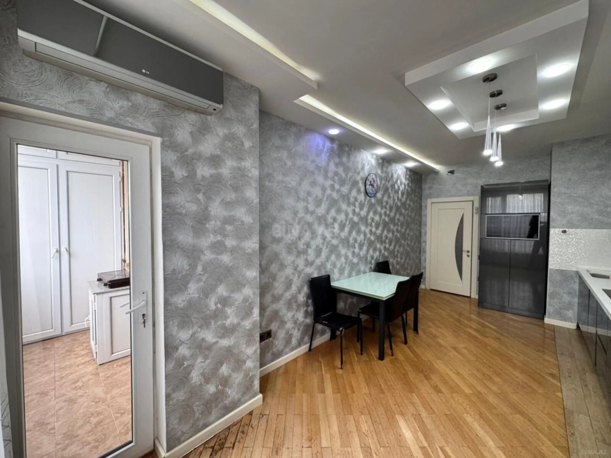Satılır 4 otaqlı mənzil 176 m²