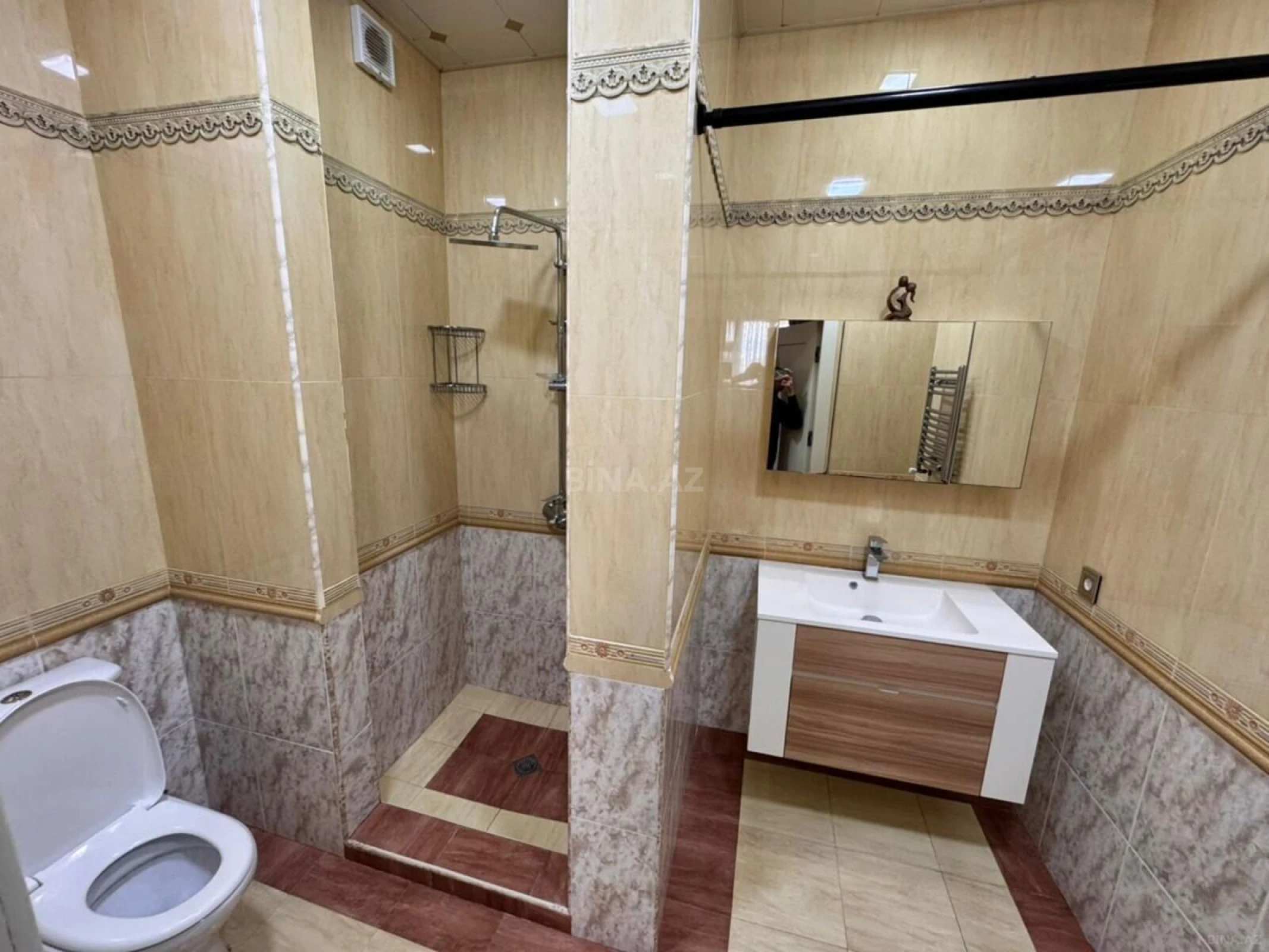 Satılır 4 otaqlı mənzil 176 m²