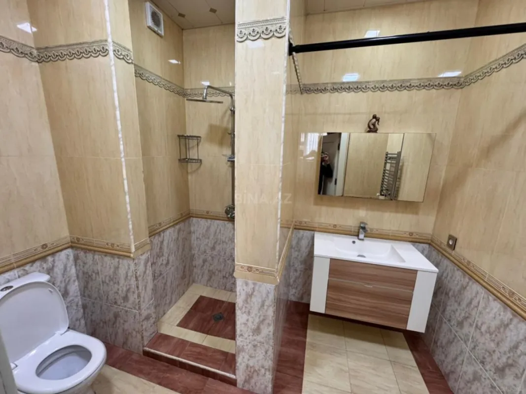 Satılır 4 otaqlı mənzil 176 m²