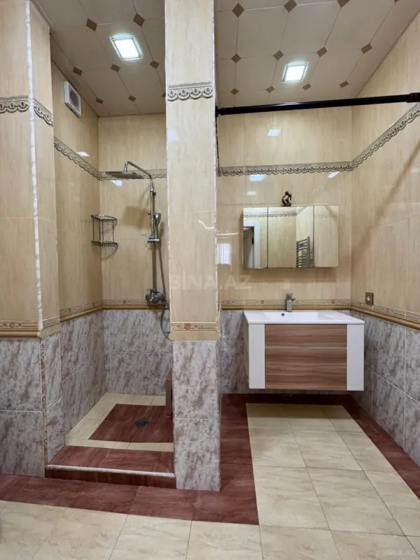 Satılır 4 otaqlı mənzil 176 m²