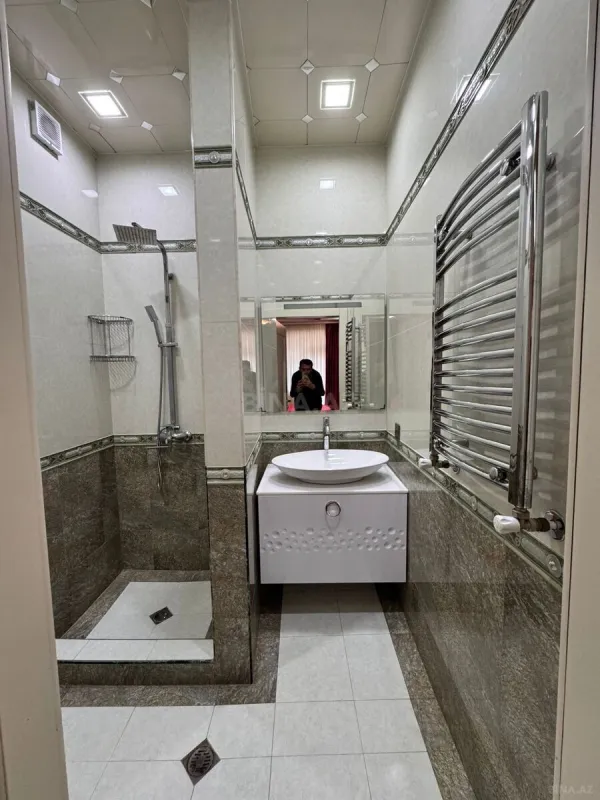 Satılır 4 otaqlı mənzil 176 m²