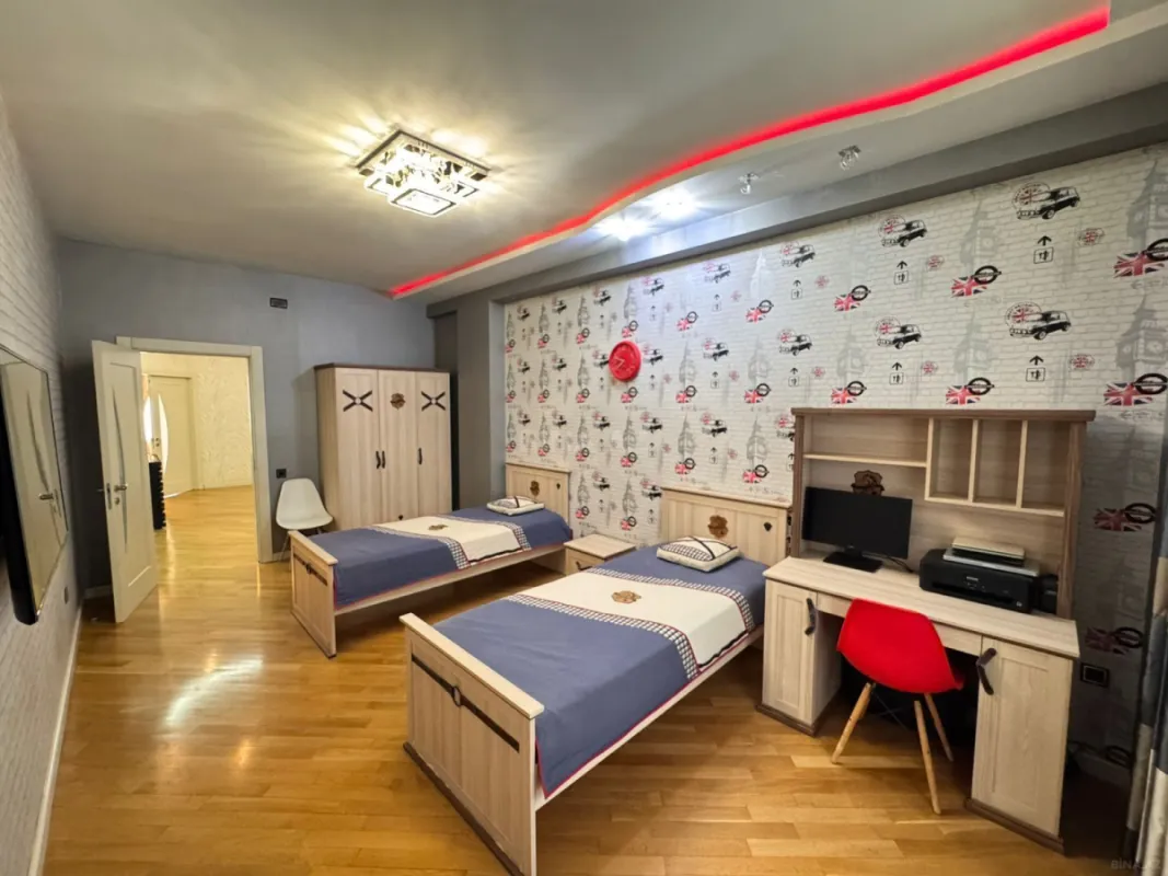 Satılır 4 otaqlı mənzil 176 m²