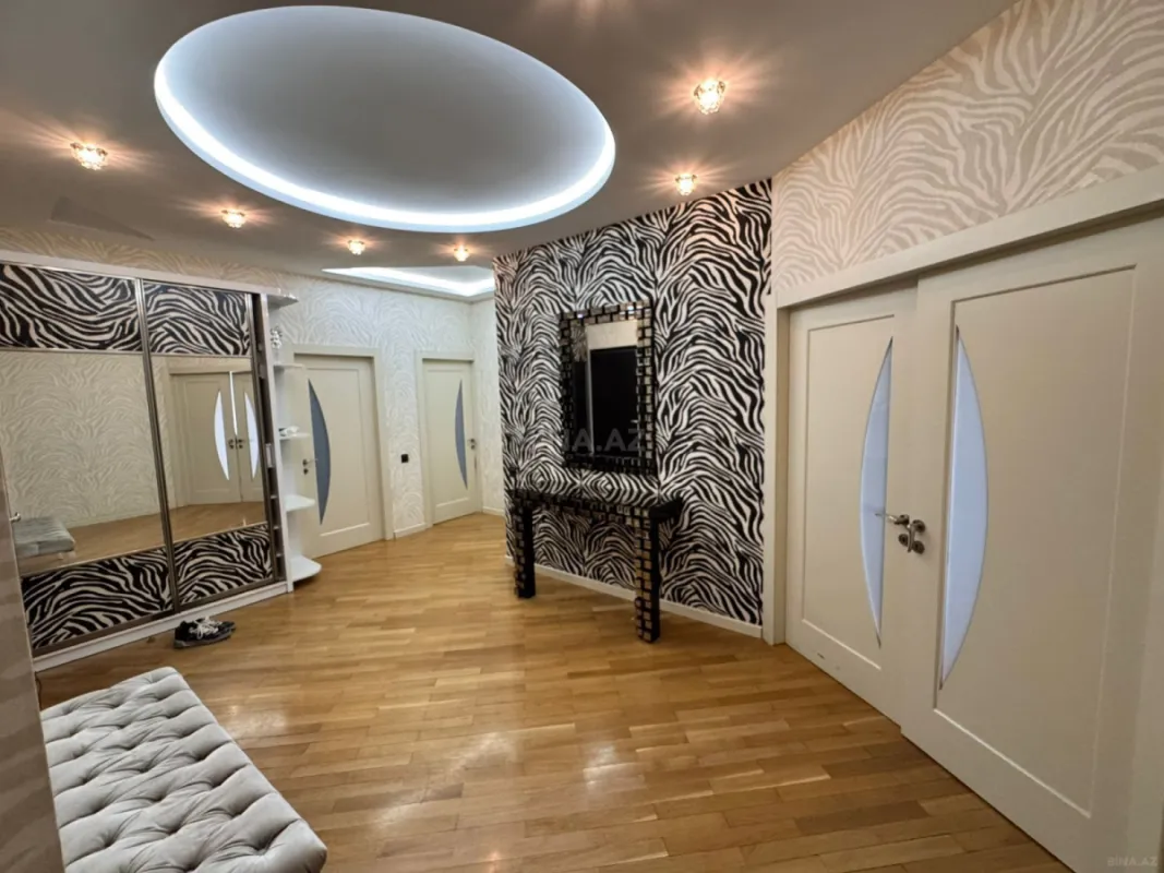 Satılır 4 otaqlı mənzil 176 m²