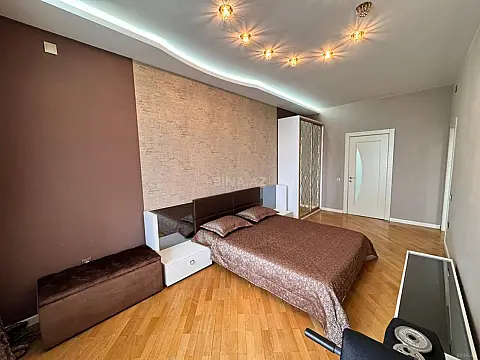 Satılır 4 otaqlı mənzil 176 m²