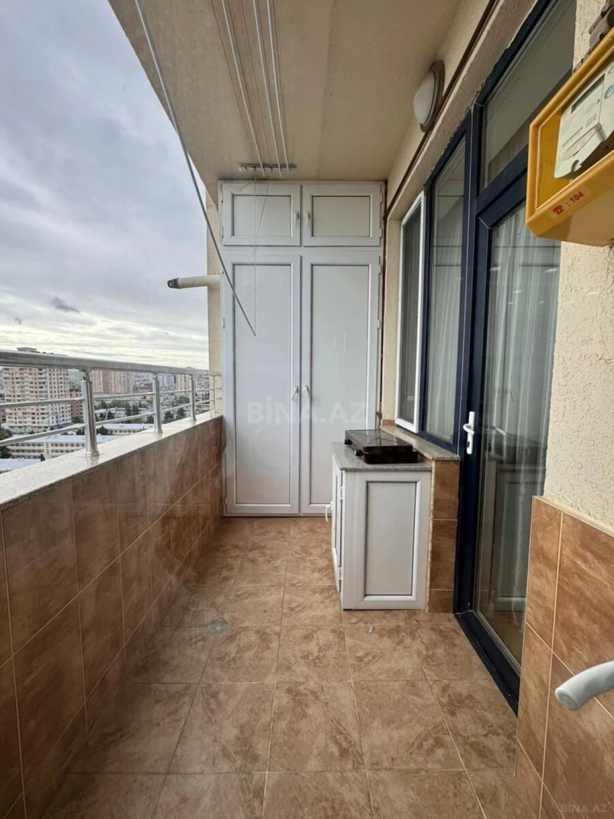Satılır 4 otaqlı mənzil 176 m²