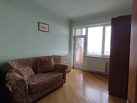 Satılır 3 otaqlı mənzil 120 m²