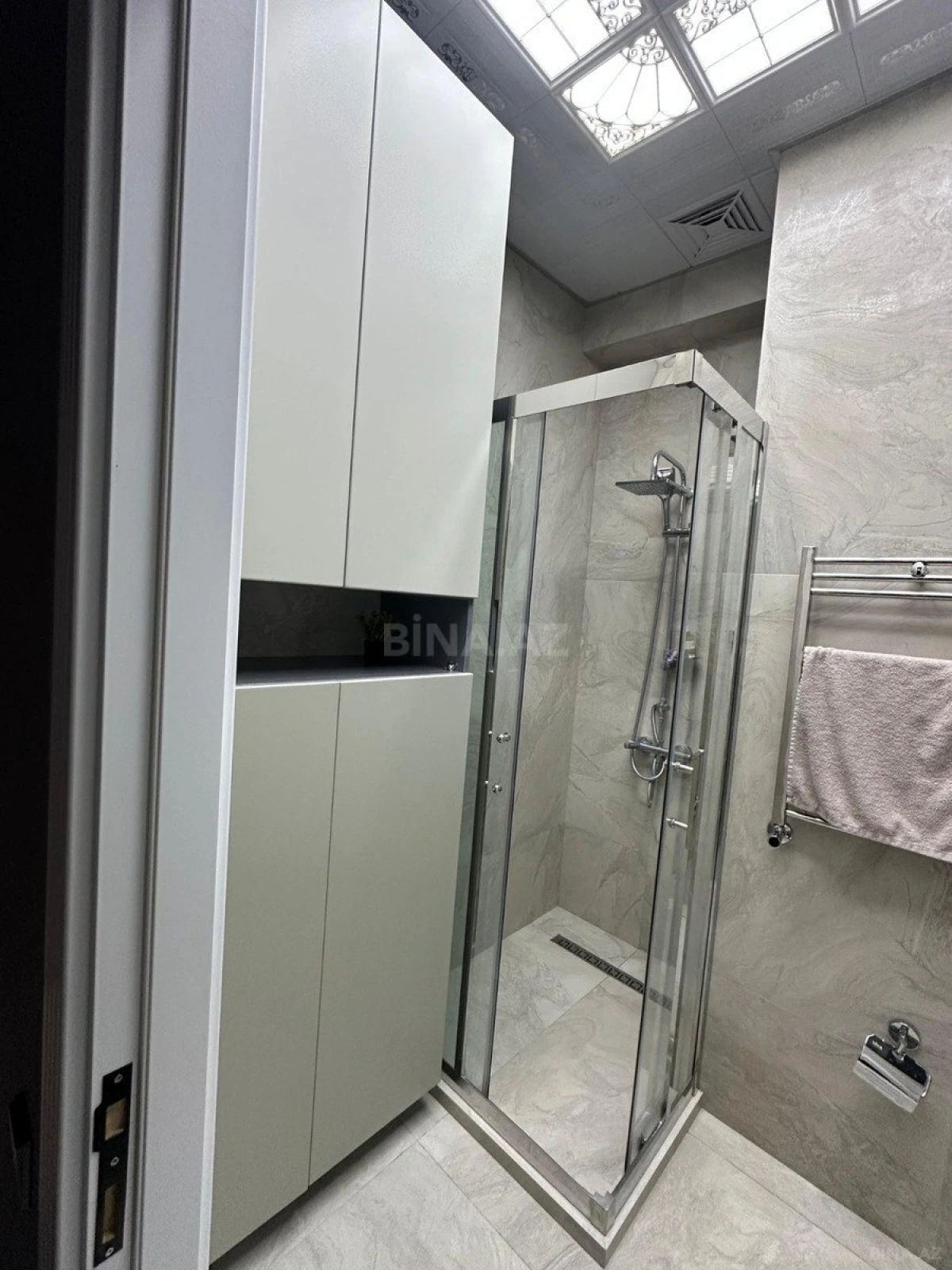 Kirayə verilir 3 otaqlı mənzil 150 m²