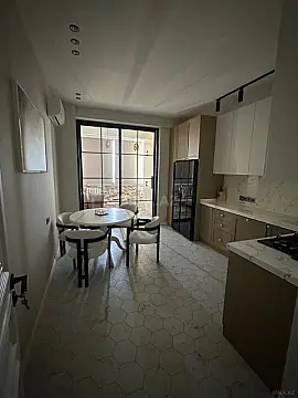 Kirayə verilir 3 otaqlı mənzil 150 m²