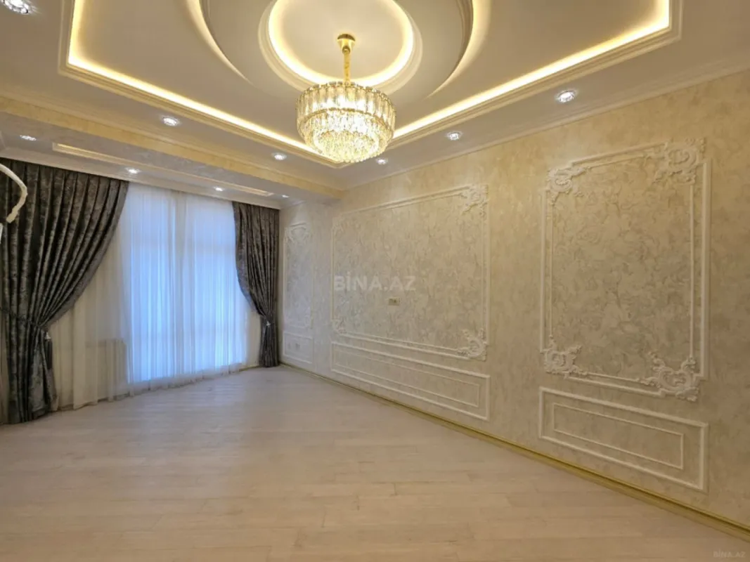 Satılır 3 otaqlı mənzil 135 m²