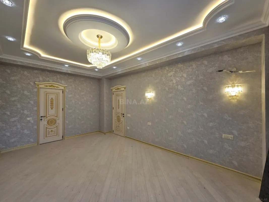 Satılır 3 otaqlı mənzil 135 m²