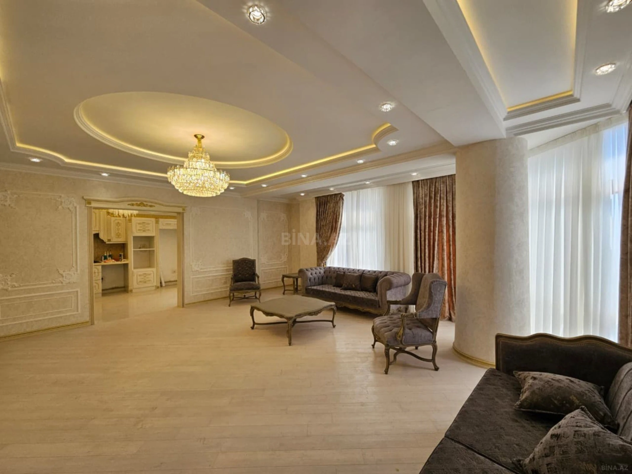 Satılır 3 otaqlı mənzil 135 m²