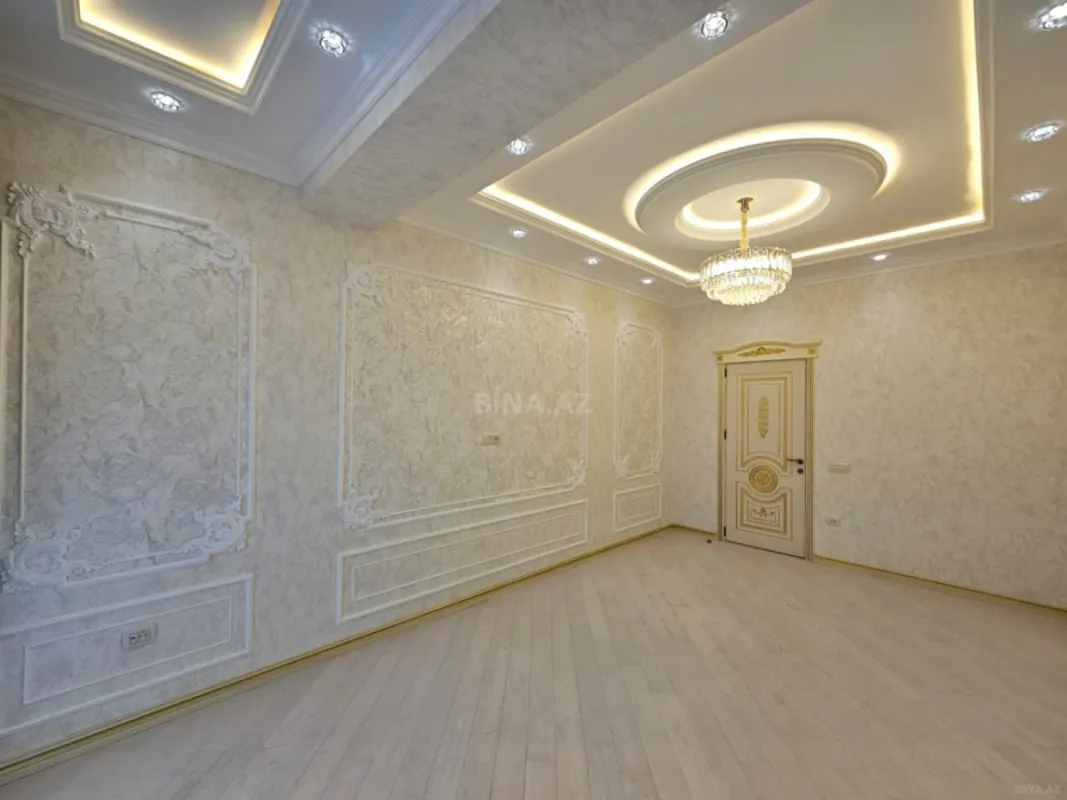 Satılır 3 otaqlı mənzil 135 m²