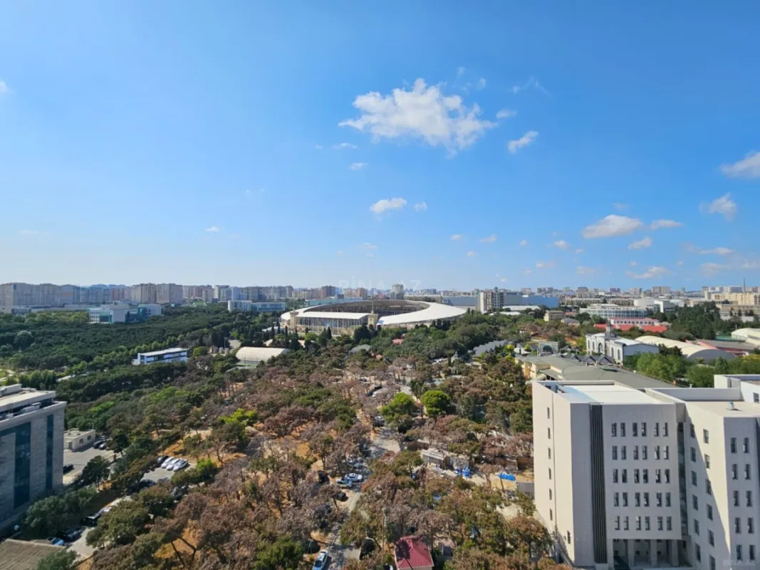 Satılır 3 otaqlı mənzil 135 m²