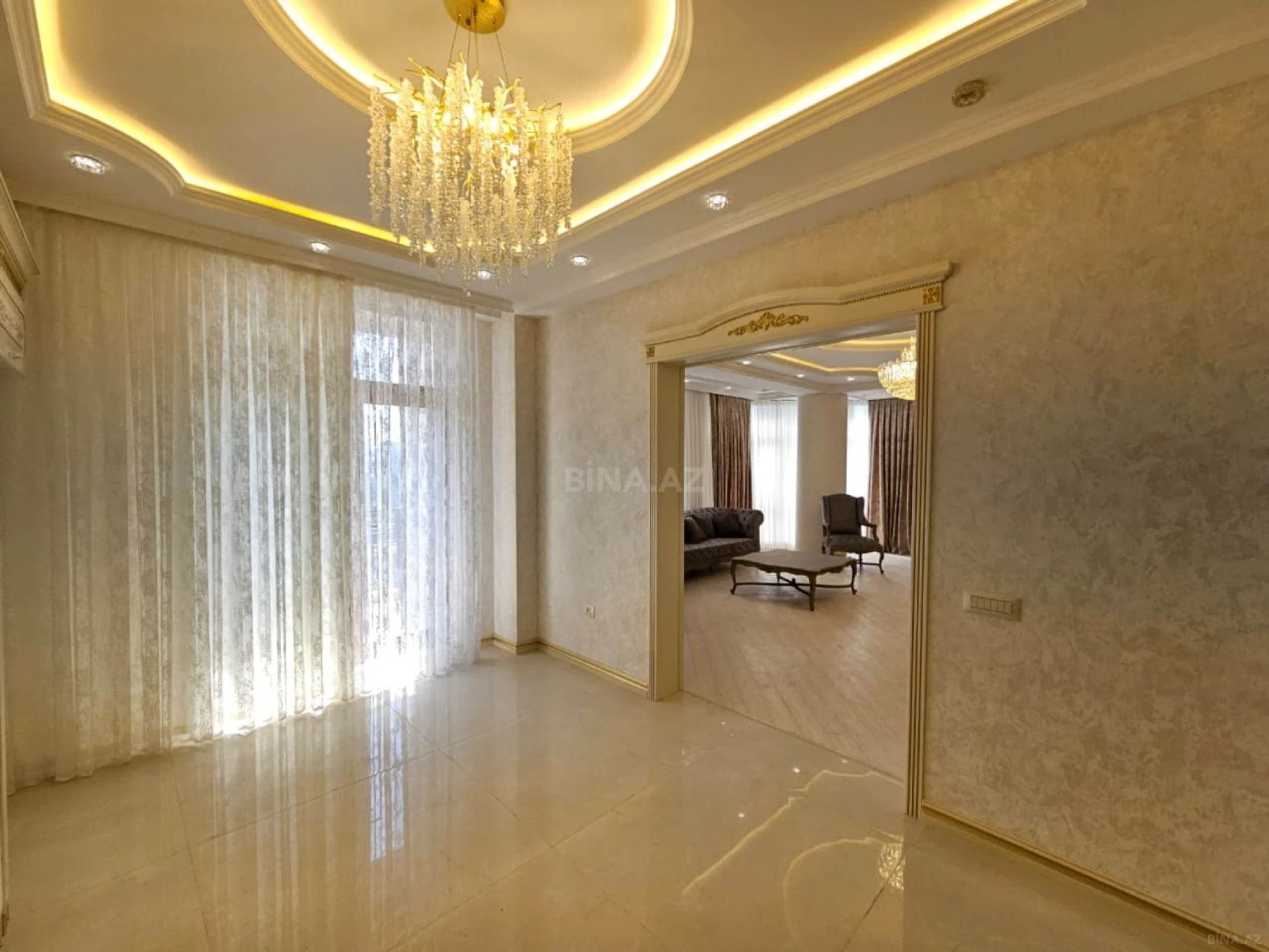 Satılır 3 otaqlı mənzil 135 m²