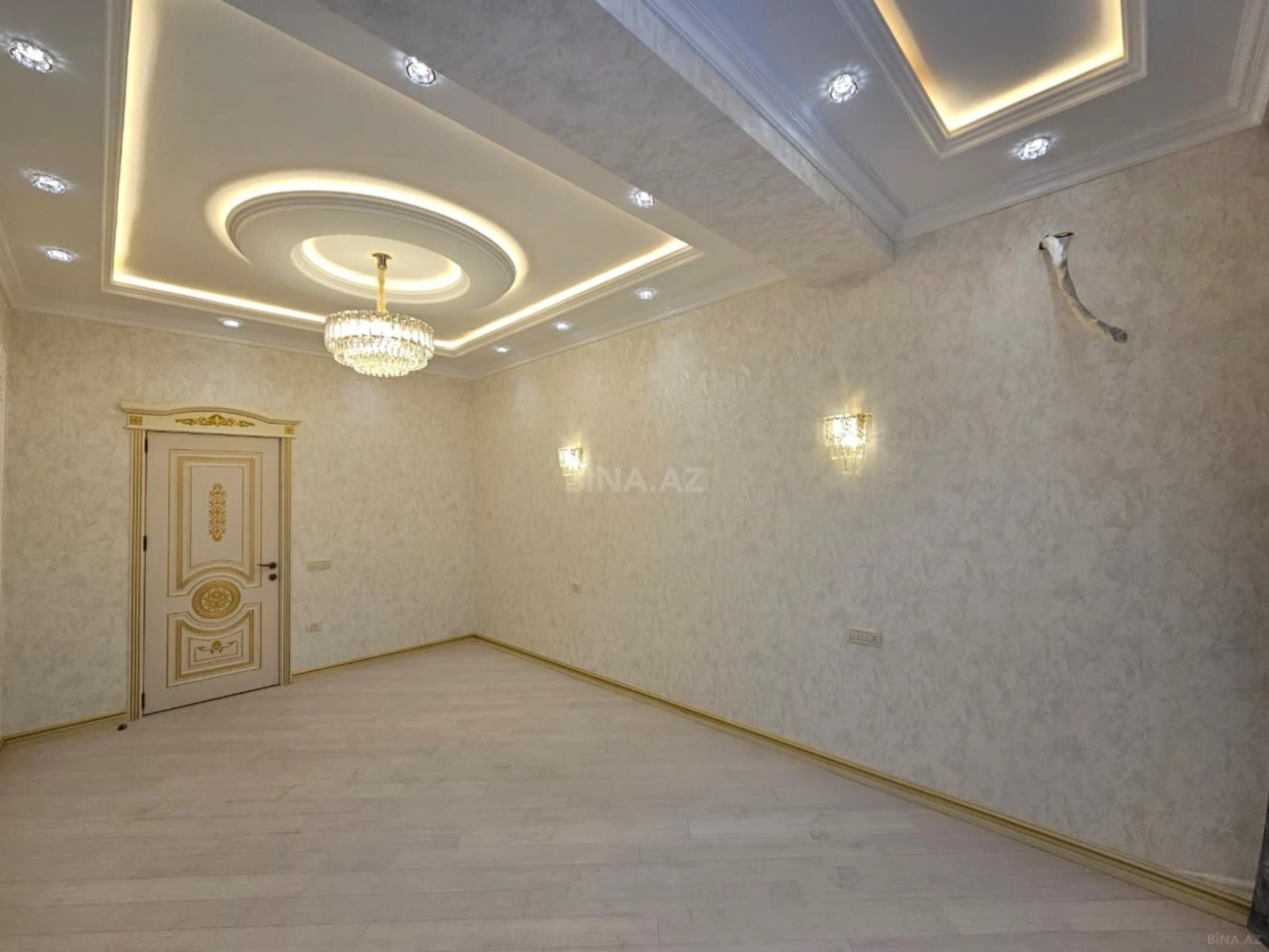Satılır 3 otaqlı mənzil 135 m²