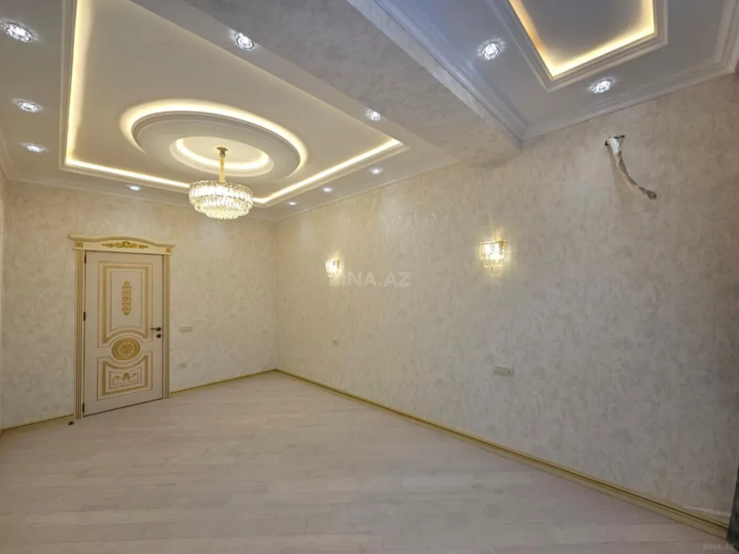 Satılır 3 otaqlı mənzil 135 m²