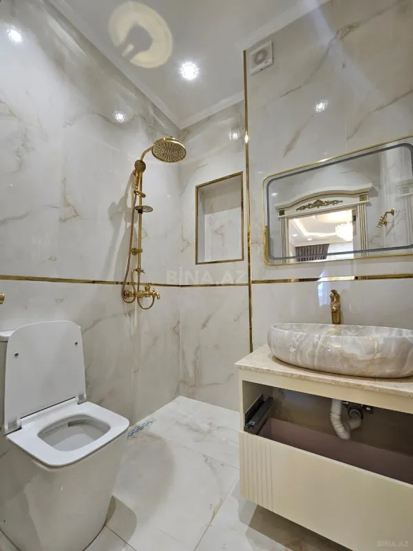 Satılır 3 otaqlı mənzil 135 m²