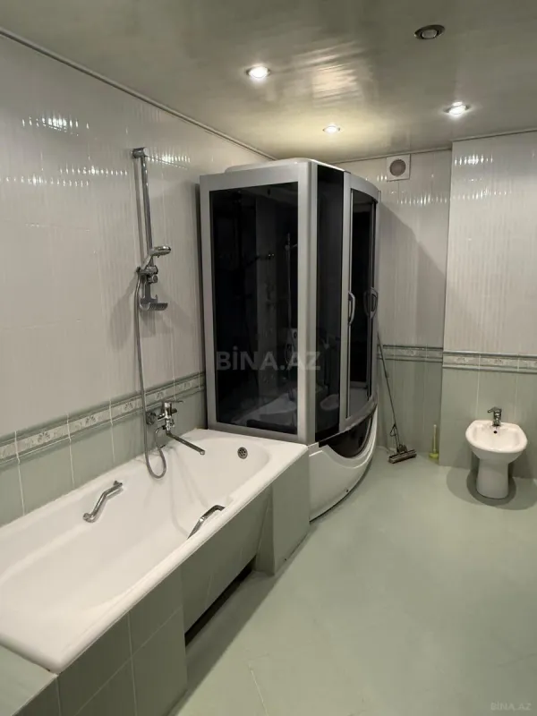 Satılır 7 otaqlı mənzil 300 m²