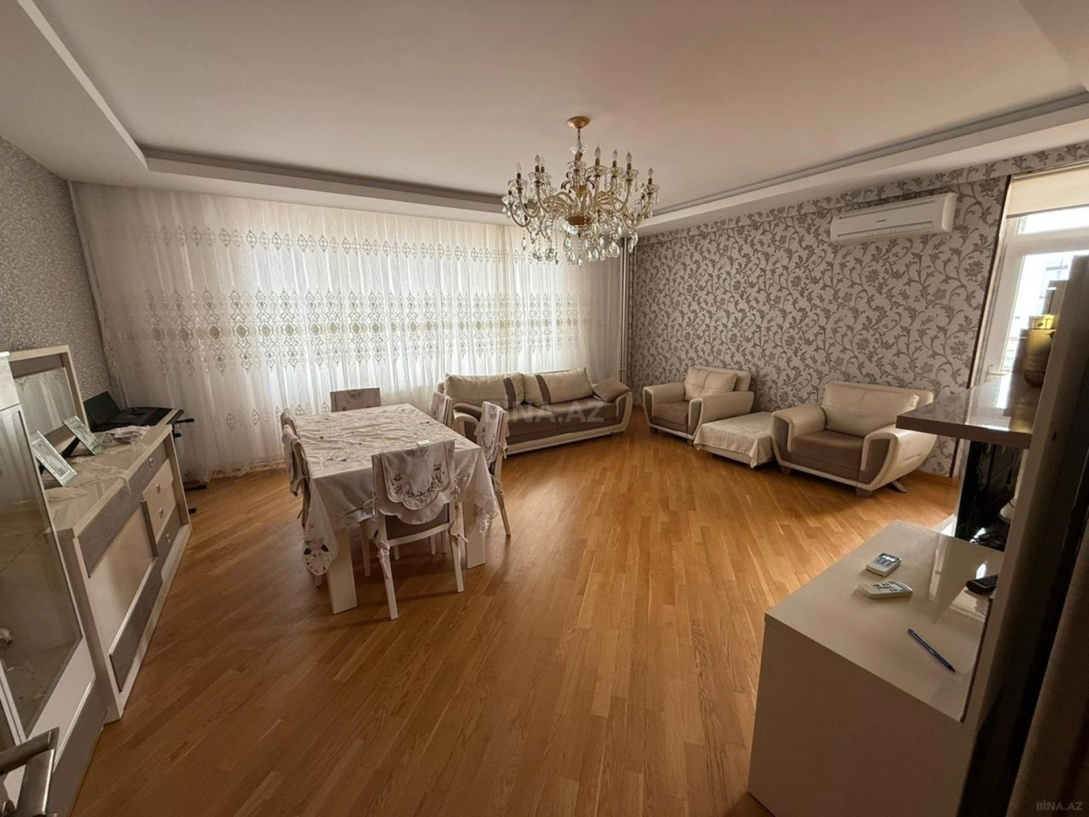 Satılır 3 otaqlı mənzil 125 m²