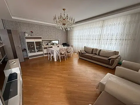 Satılır 3 otaqlı mənzil 125 m²