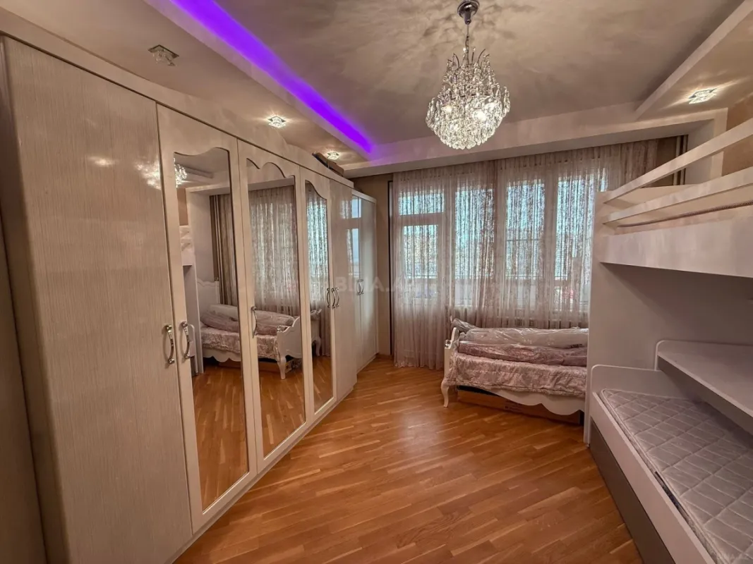 Satılır 3 otaqlı mənzil 125 m²