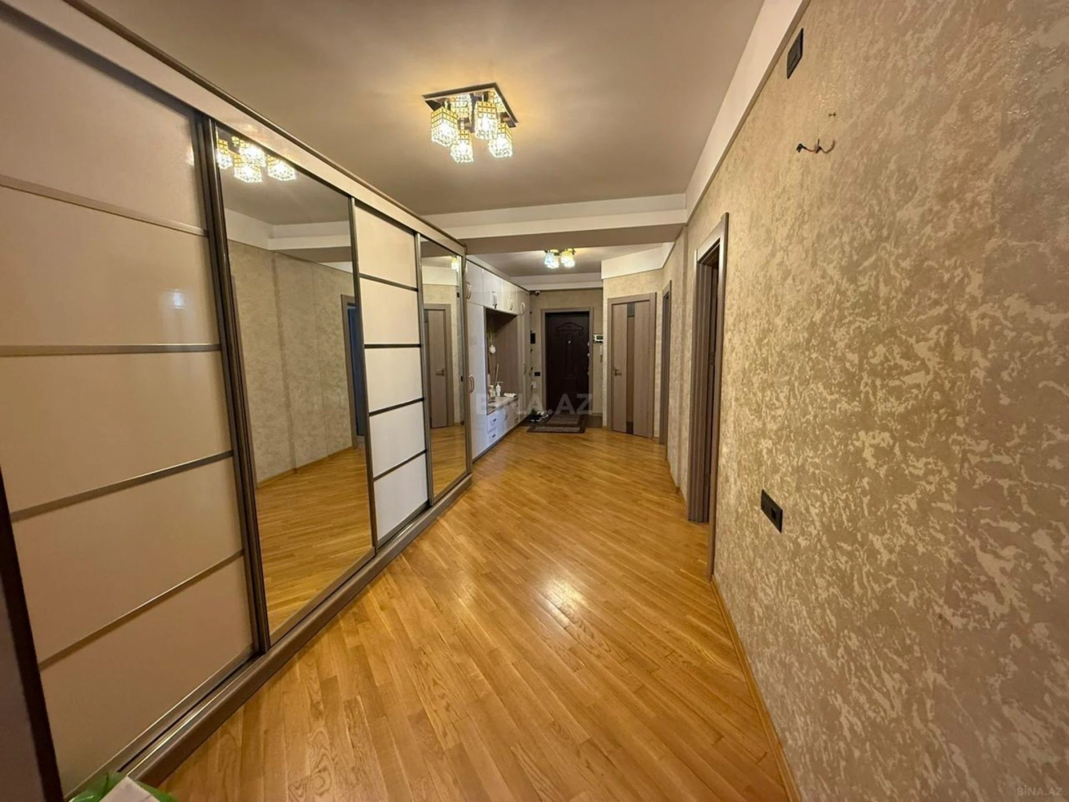 Satılır 3 otaqlı mənzil 125 m²