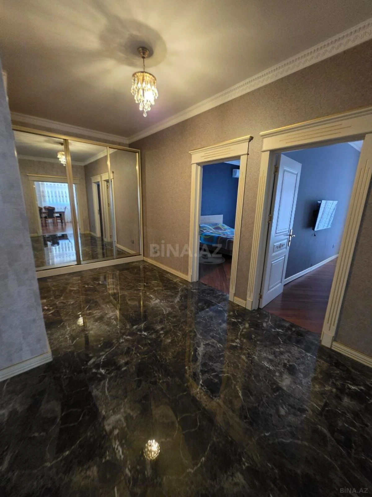 Kirayə verilir 3 otaqlı mənzil 145 m²