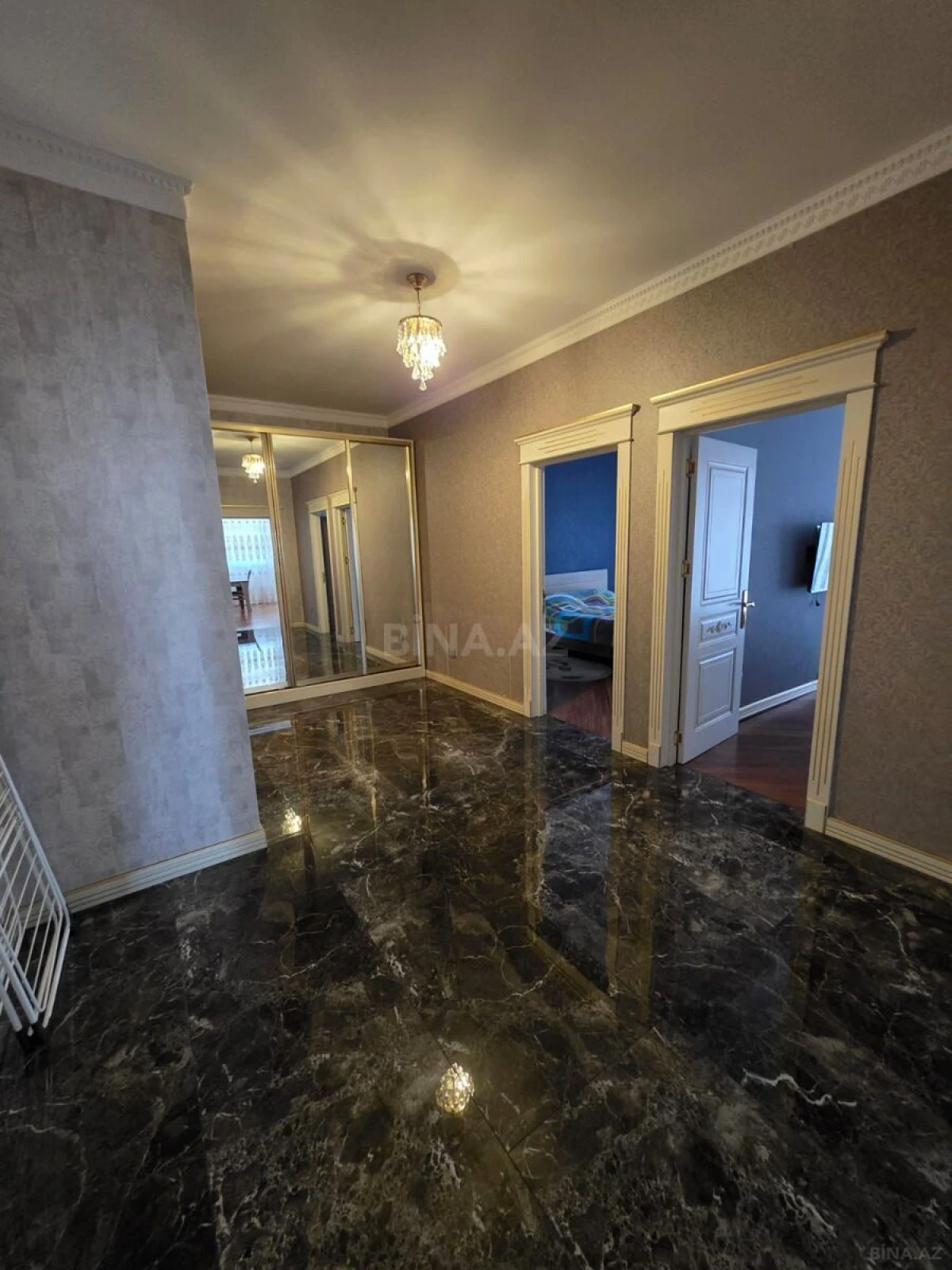 Kirayə verilir 3 otaqlı mənzil 145 m²