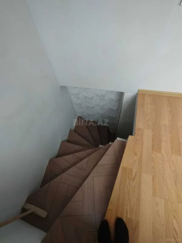 Satılır 5 otaqlı mənzil 140 m²