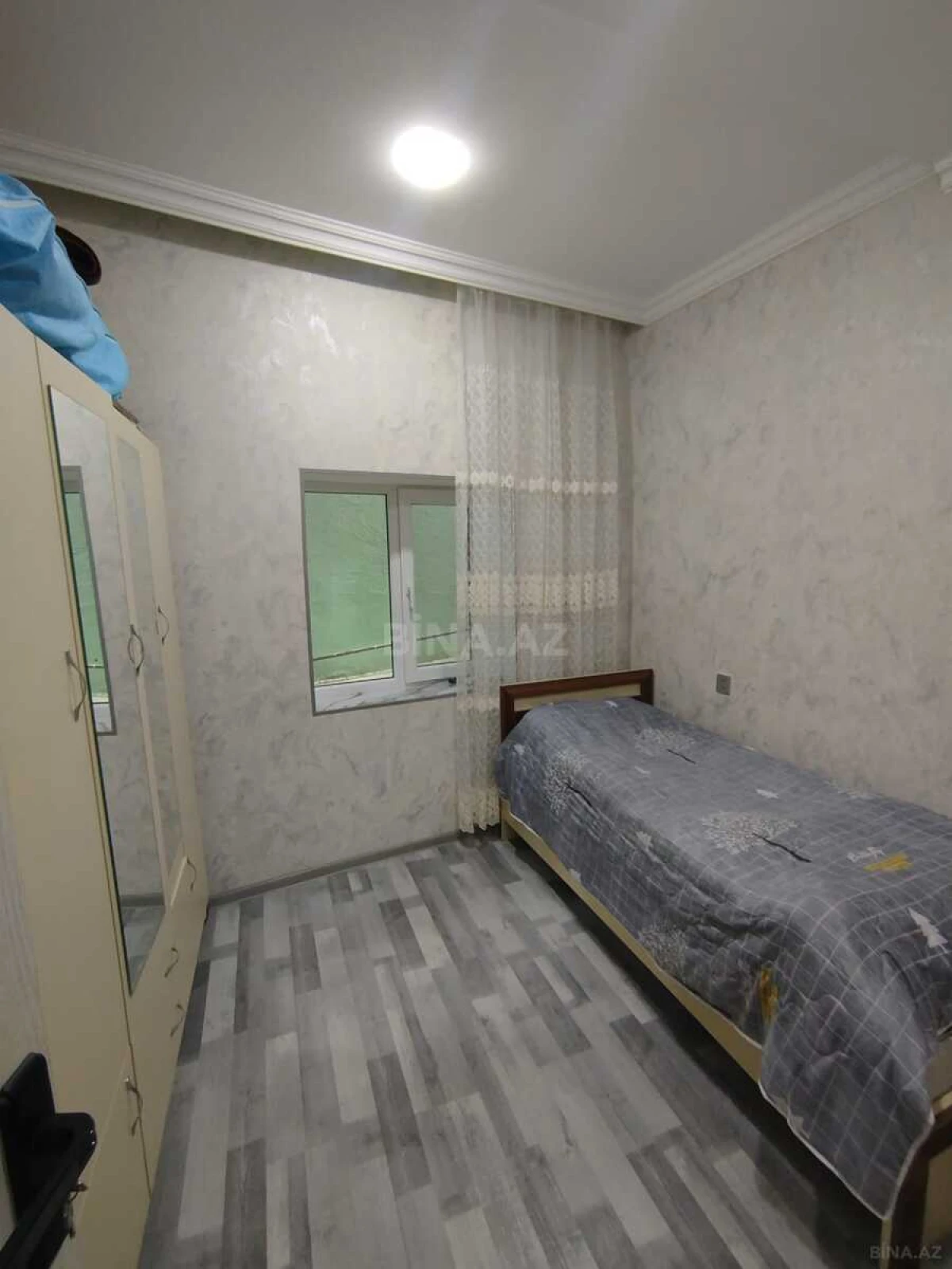 Satılır 5 otaqlı mənzil 140 m²