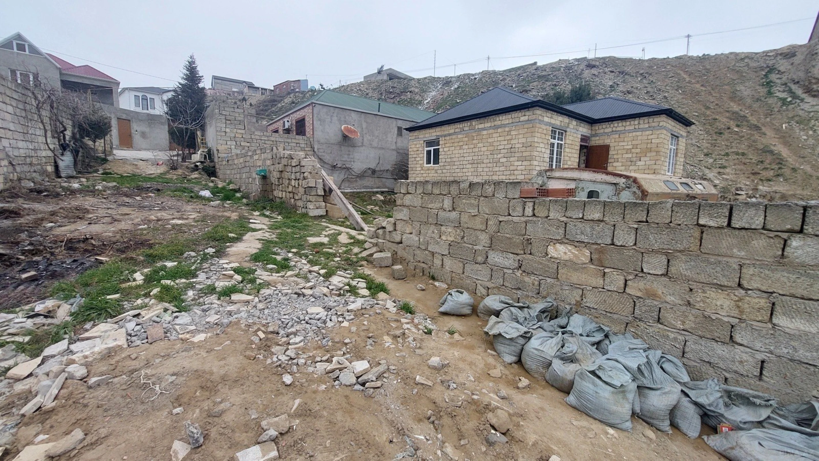 Satılır 3 otaqlı həyət evi 100 m²