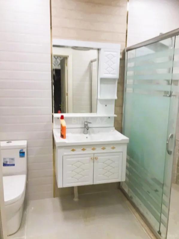 Kirayə verilir 2 otaqlı mənzil 105 m²