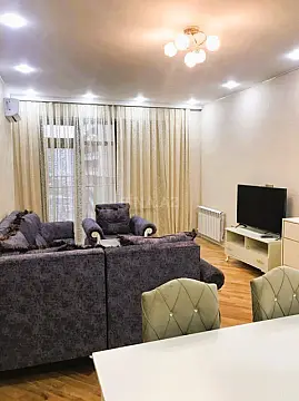 Kirayə verilir 2 otaqlı mənzil 105 m²