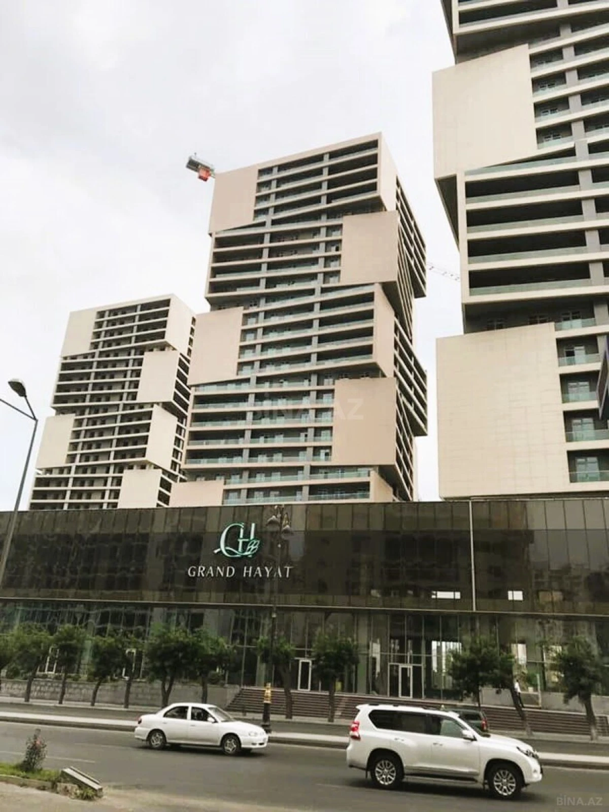 Kirayə verilir 2 otaqlı mənzil 105 m²