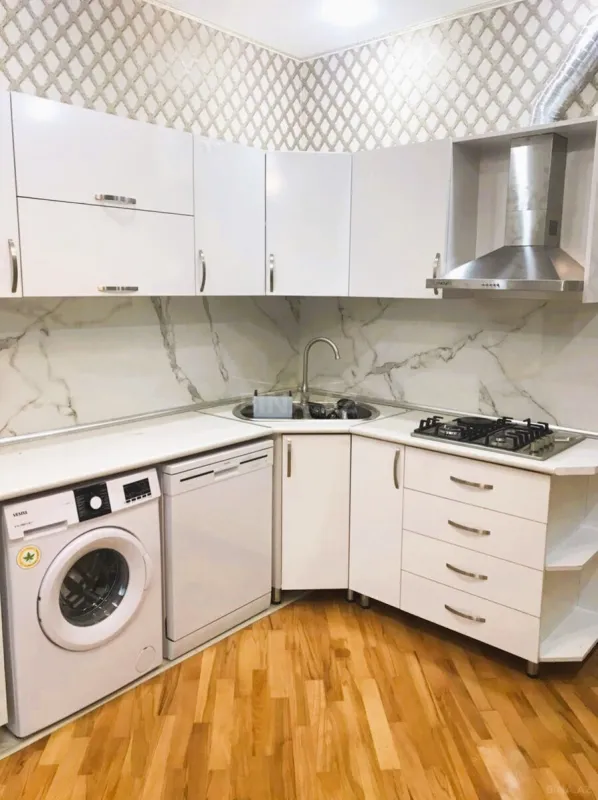 Kirayə verilir 2 otaqlı mənzil 105 m²