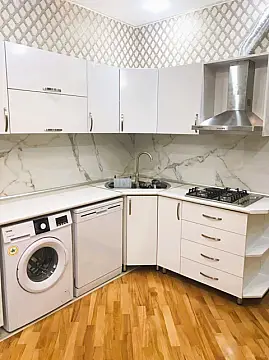 Kirayə verilir 2 otaqlı mənzil 105 m²
