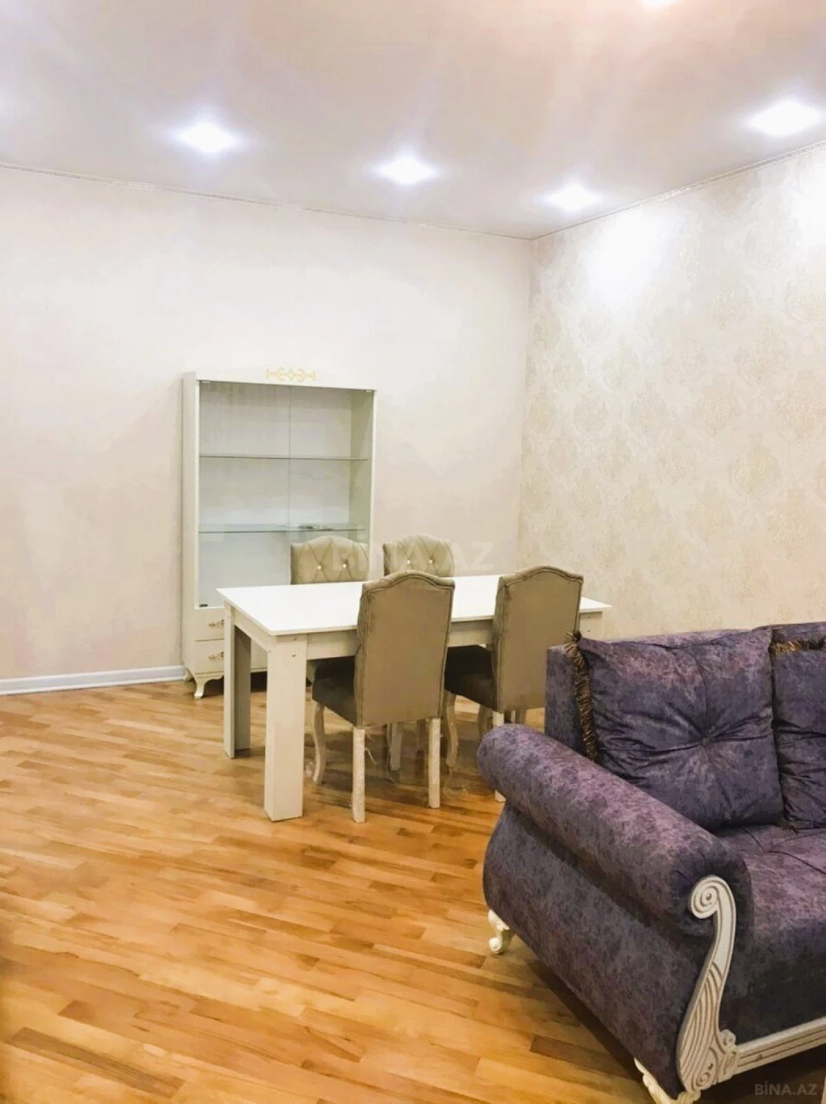 Kirayə verilir 2 otaqlı mənzil 105 m²