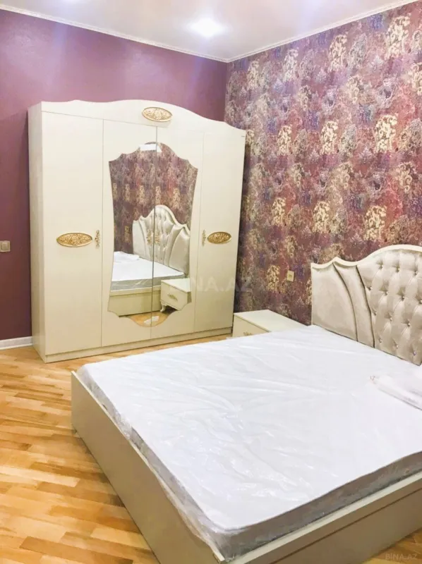 Kirayə verilir 2 otaqlı mənzil 105 m²