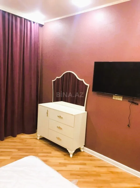 Kirayə verilir 2 otaqlı mənzil 105 m²