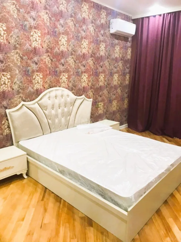 Kirayə verilir 2 otaqlı mənzil 105 m²