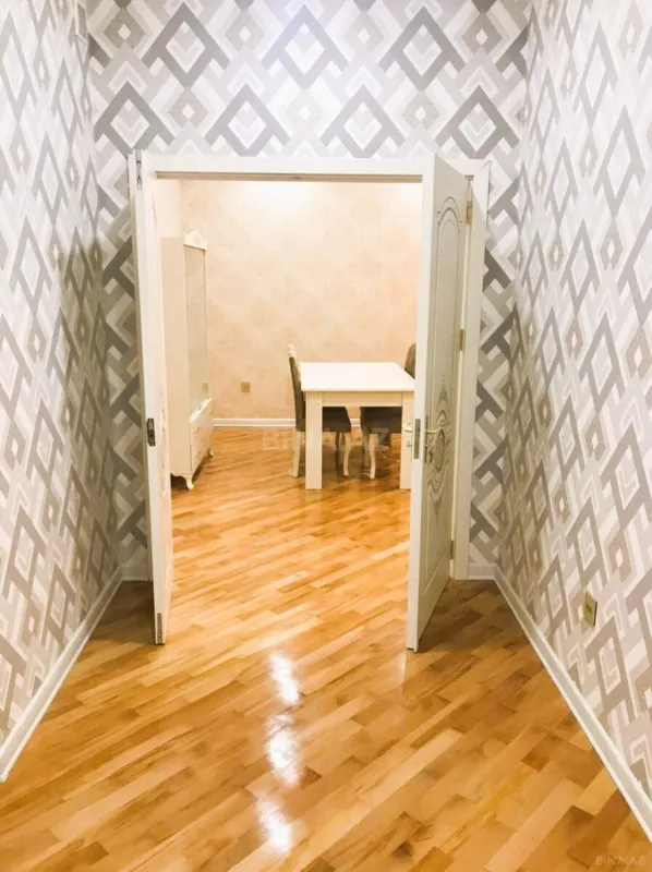 Kirayə verilir 2 otaqlı mənzil 105 m²