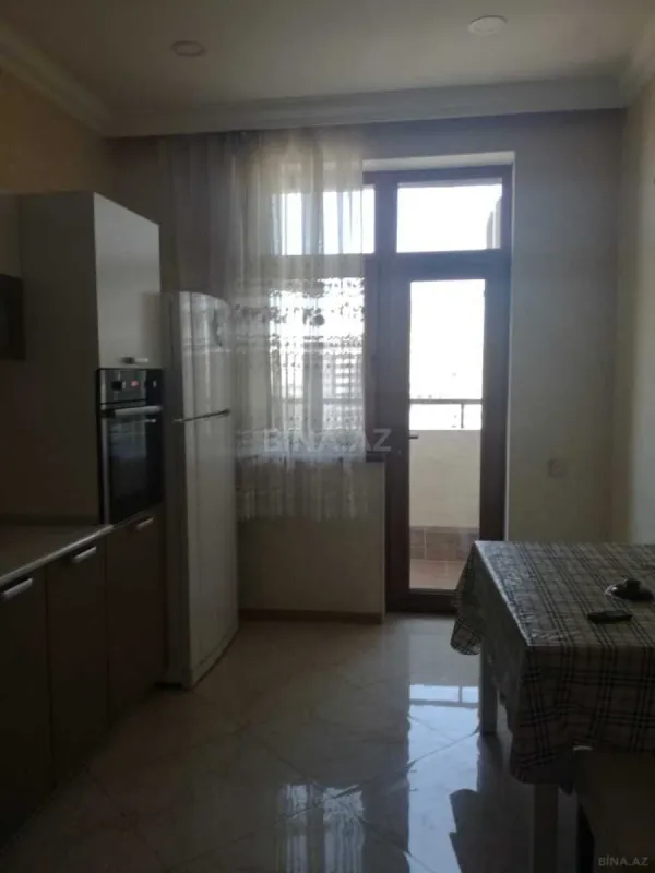 Satılır 4 otaqlı mənzil 150 m²