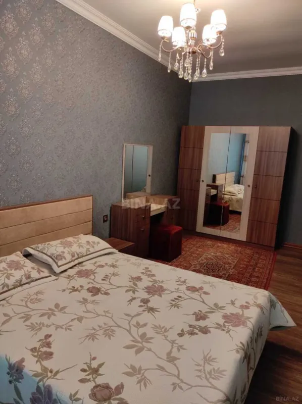 Satılır 4 otaqlı mənzil 150 m²