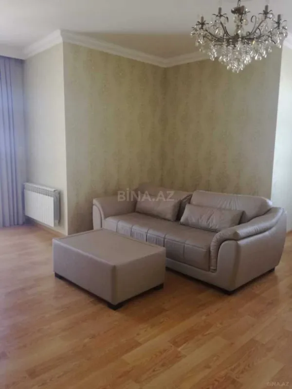 Satılır 4 otaqlı mənzil 150 m²