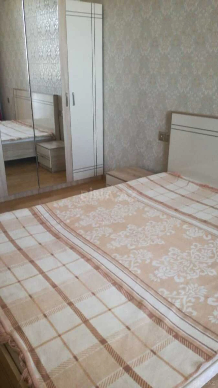 Satılır 4 otaqlı mənzil 150 m²