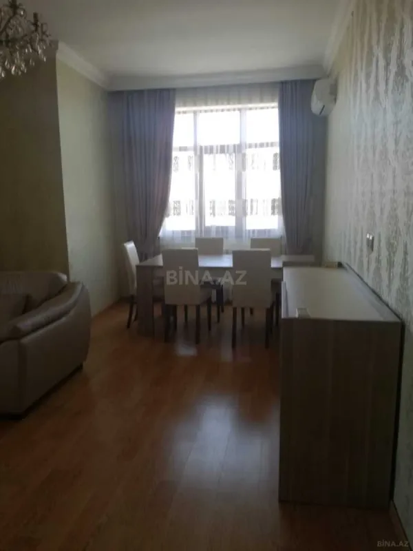 Satılır 4 otaqlı mənzil 150 m²