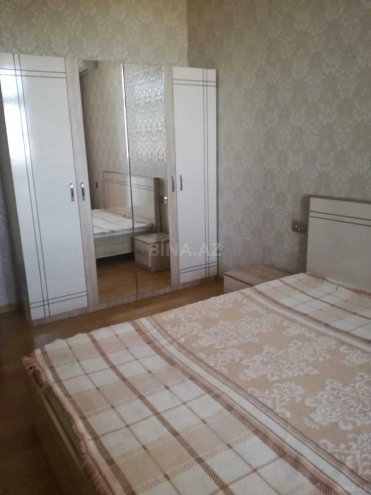 Satılır 4 otaqlı mənzil 150 m²