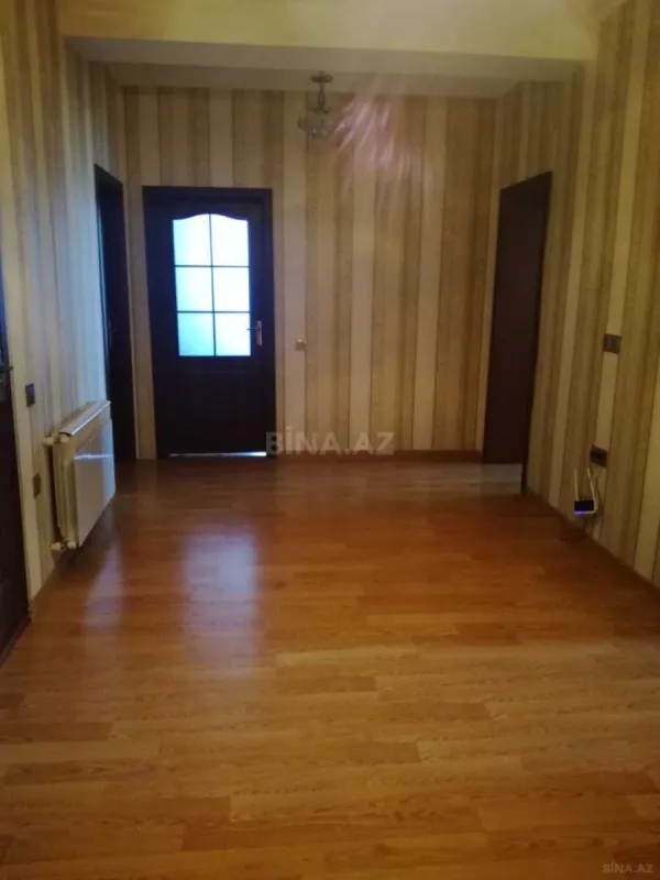 Satılır 4 otaqlı mənzil 150 m²